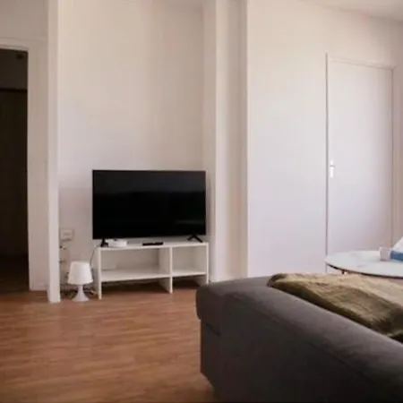 T3 Proche Paris La Defense Apartment